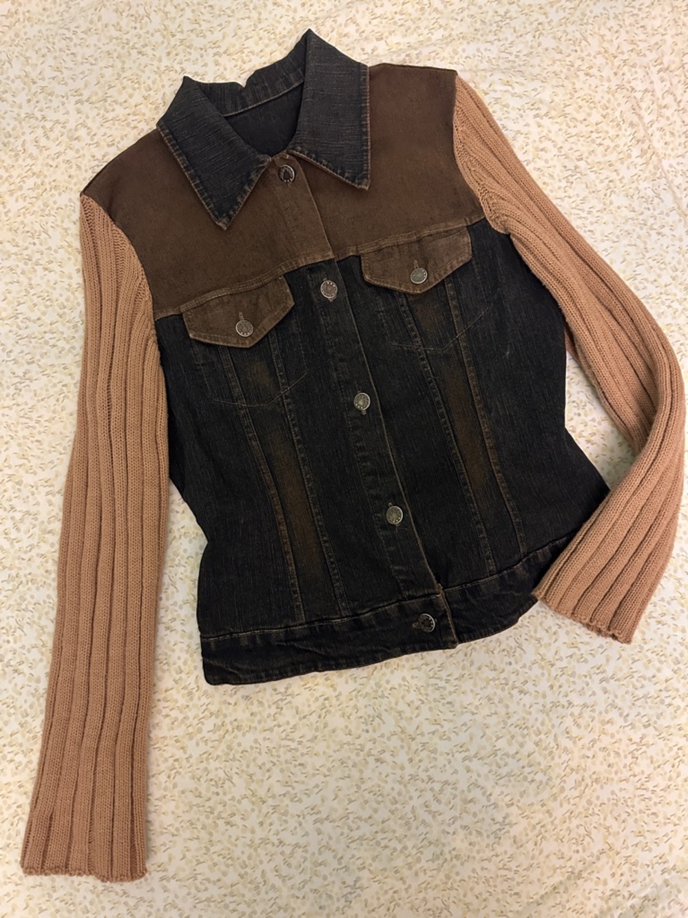 Stylish Mixed-Media Dark Blue Stretch Denim Jacket with Beige Knit Sleeves Sz M